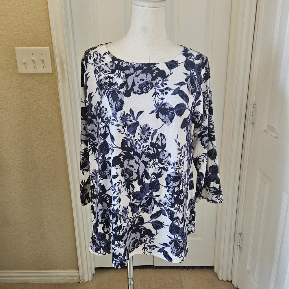 NWT Nally & Millie Floral Knit Top – Size Small NWT - Picture 2 of 12
